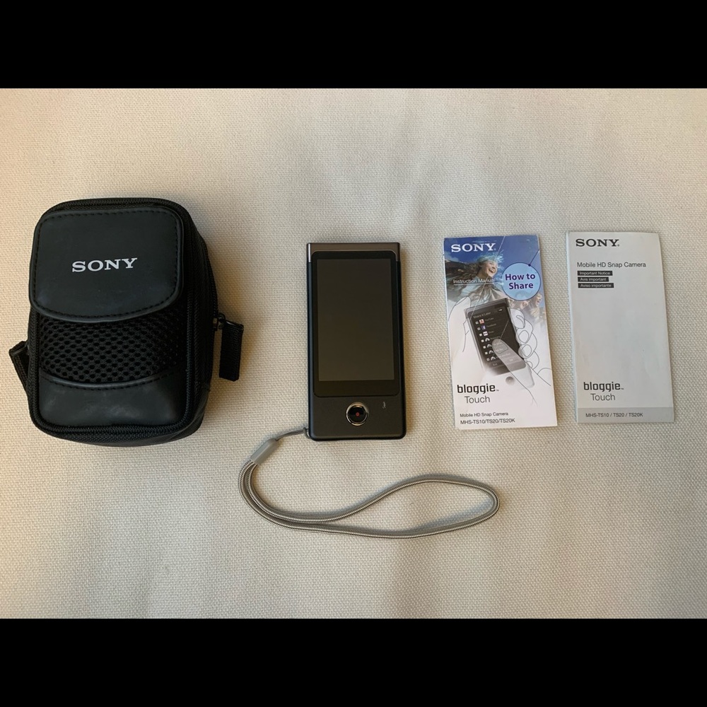 Bloggie touch MHS-TS10/B 4 GB camcorder